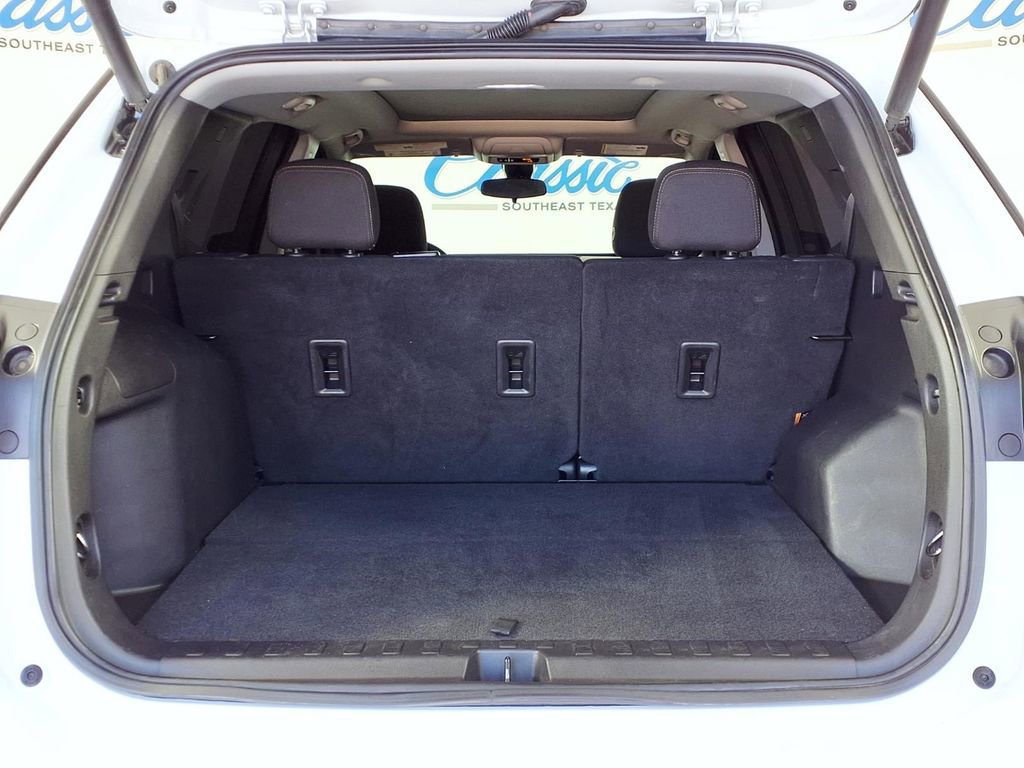 Used 2023 Chevrolet Equinox LT FWD image 9