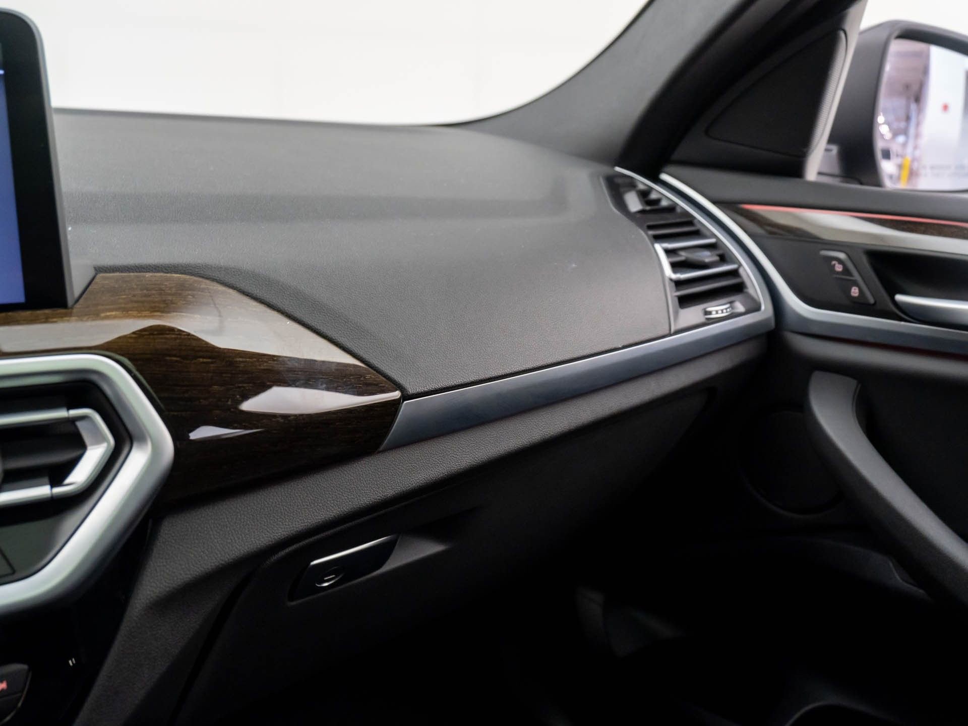 Certified 2025 BMW X4 xDrive30i image 29