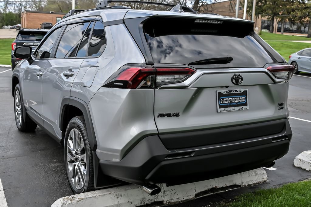 Used 2022 Toyota RAV4 XLE Premium AWD/4WD image 8