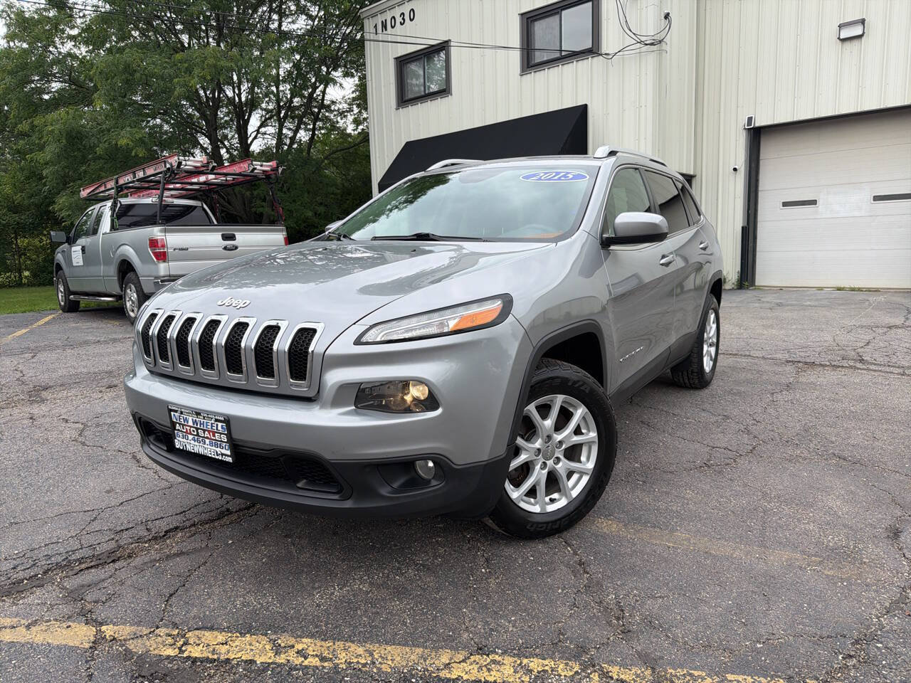 Used 2015 Jeep Cherokee Latitude w/ Cold Weather Group AWD/4WD image 1