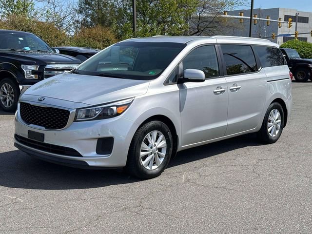 Used 2017 Kia Sedona LX w/ LX Essentials Premium Package image 5