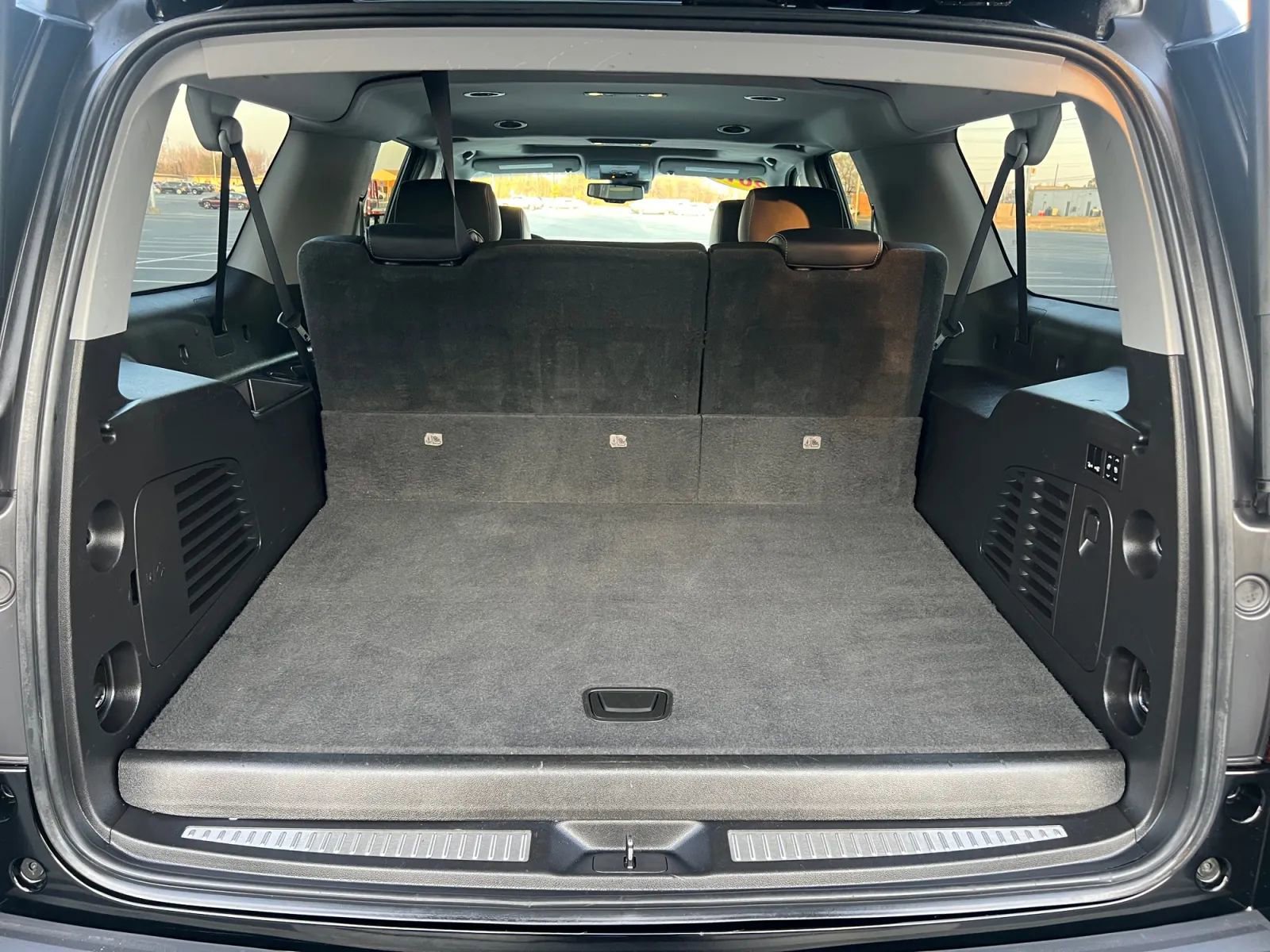 Used 2018 Chevrolet Suburban LT w/ Luxury Package image 21