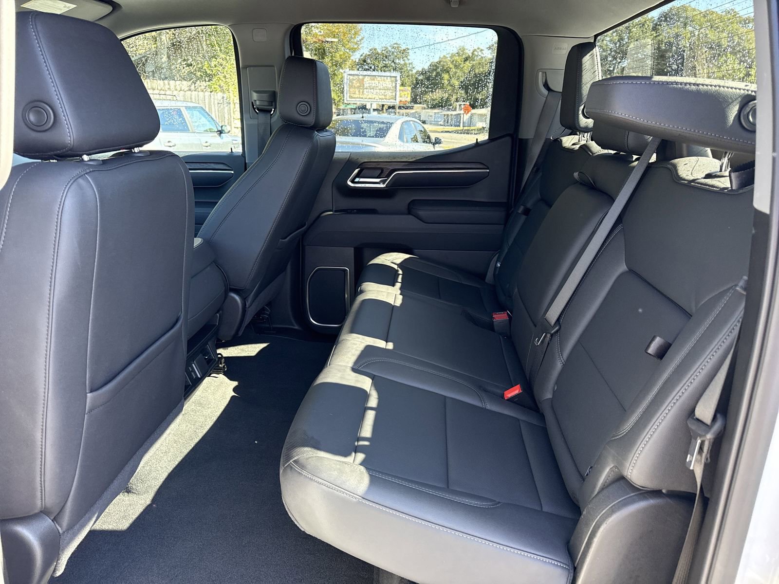 Used 2025 GMC Sierra 1500 SLT image 10