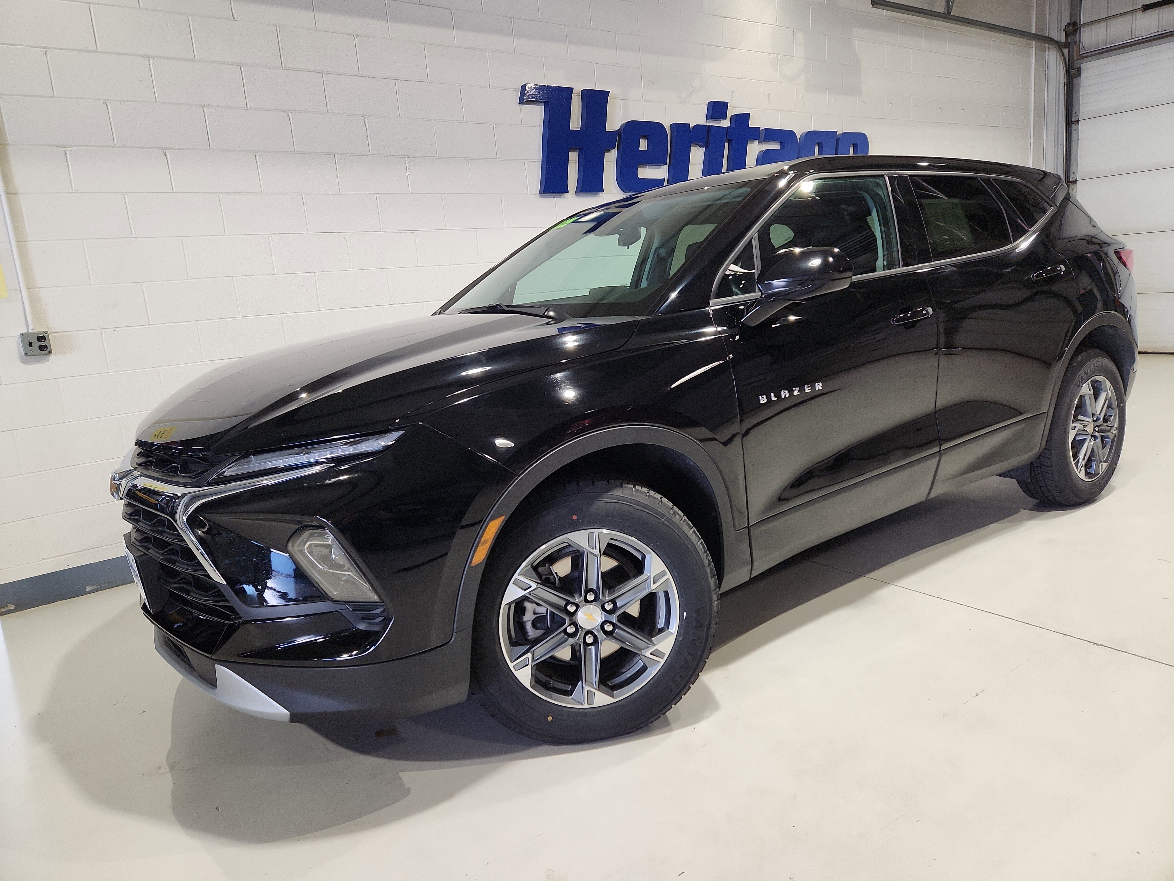 Used 2025 Chevrolet Blazer LT image 2