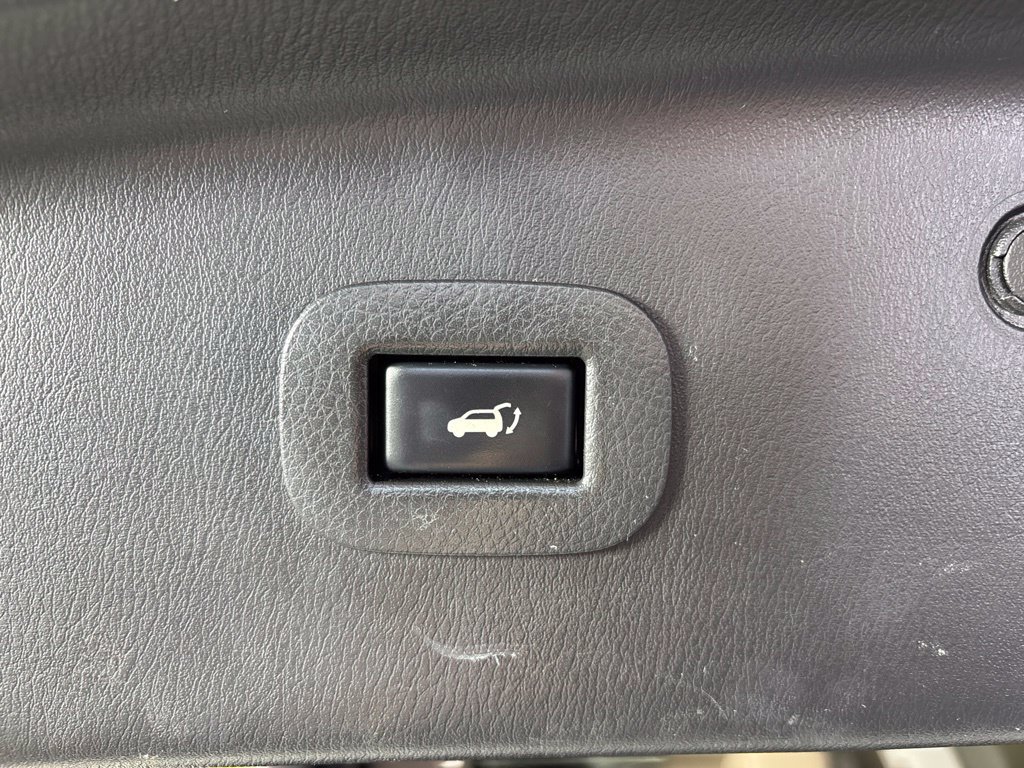 Used 2017 Nissan Armada Platinum w/ Captain Seat Package RWD image 15