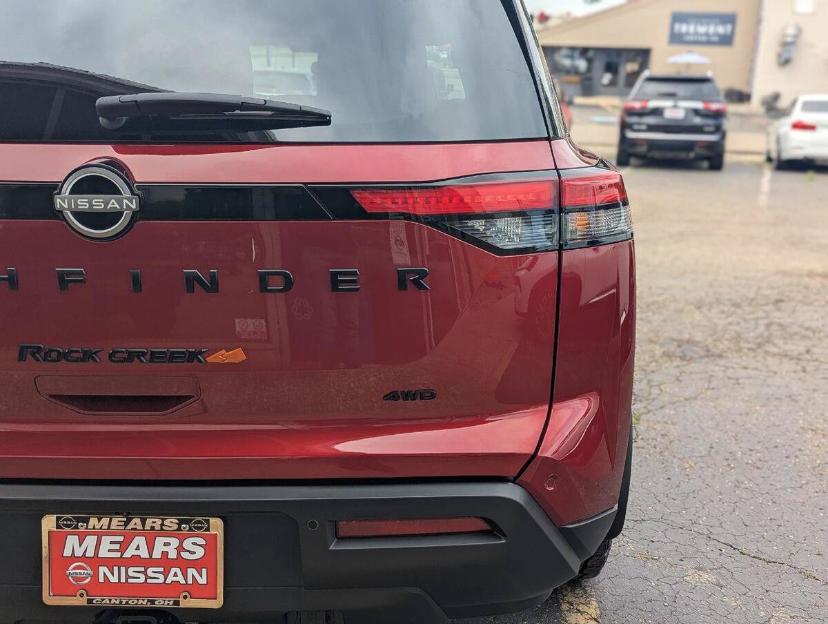 Used 2024 Nissan Pathfinder Rock Creek AWD/4WD image 16
