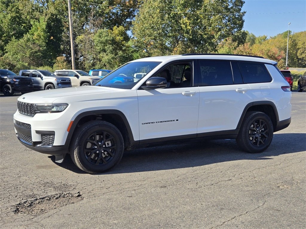Used 2024 Jeep Grand Cherokee L Laredo image 7