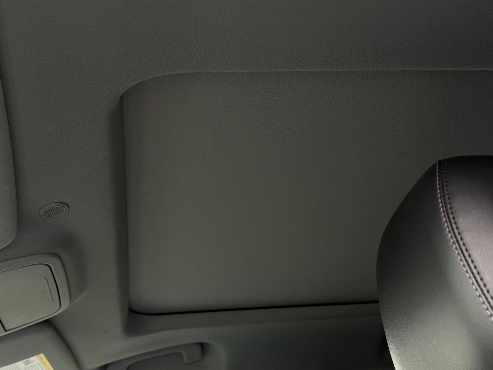 Used 2022 Ford Explorer XLT w/ Equipment Group 202A image 23