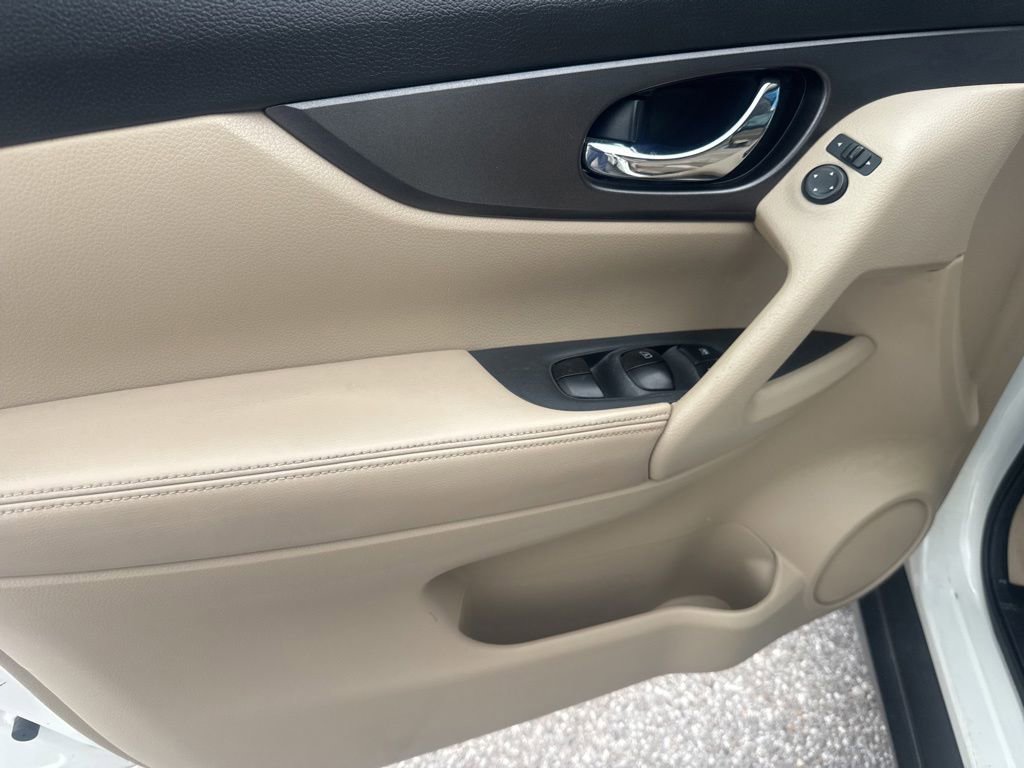 Used 2016 Nissan Rogue S FWD image 14
