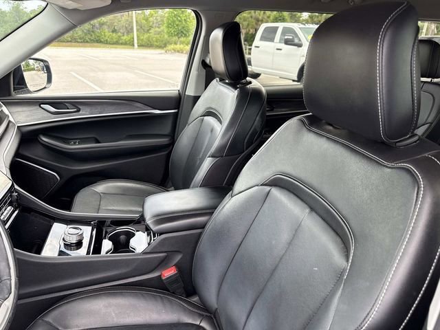 Used 2022 Jeep Grand Cherokee L Limited w/ Black Appearance Package RWD image 21