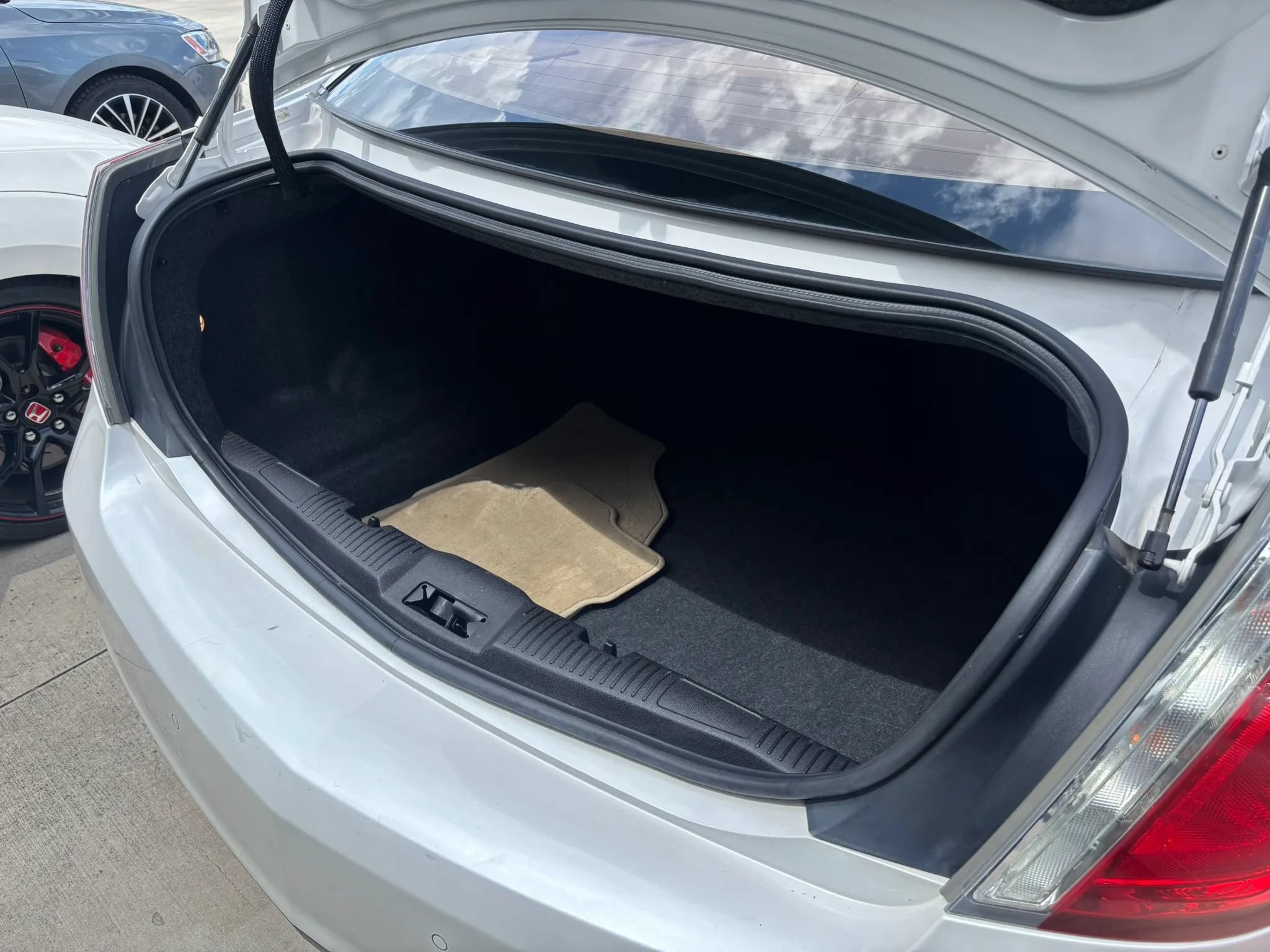 Used 2011 Lincoln MKS FWD image 61