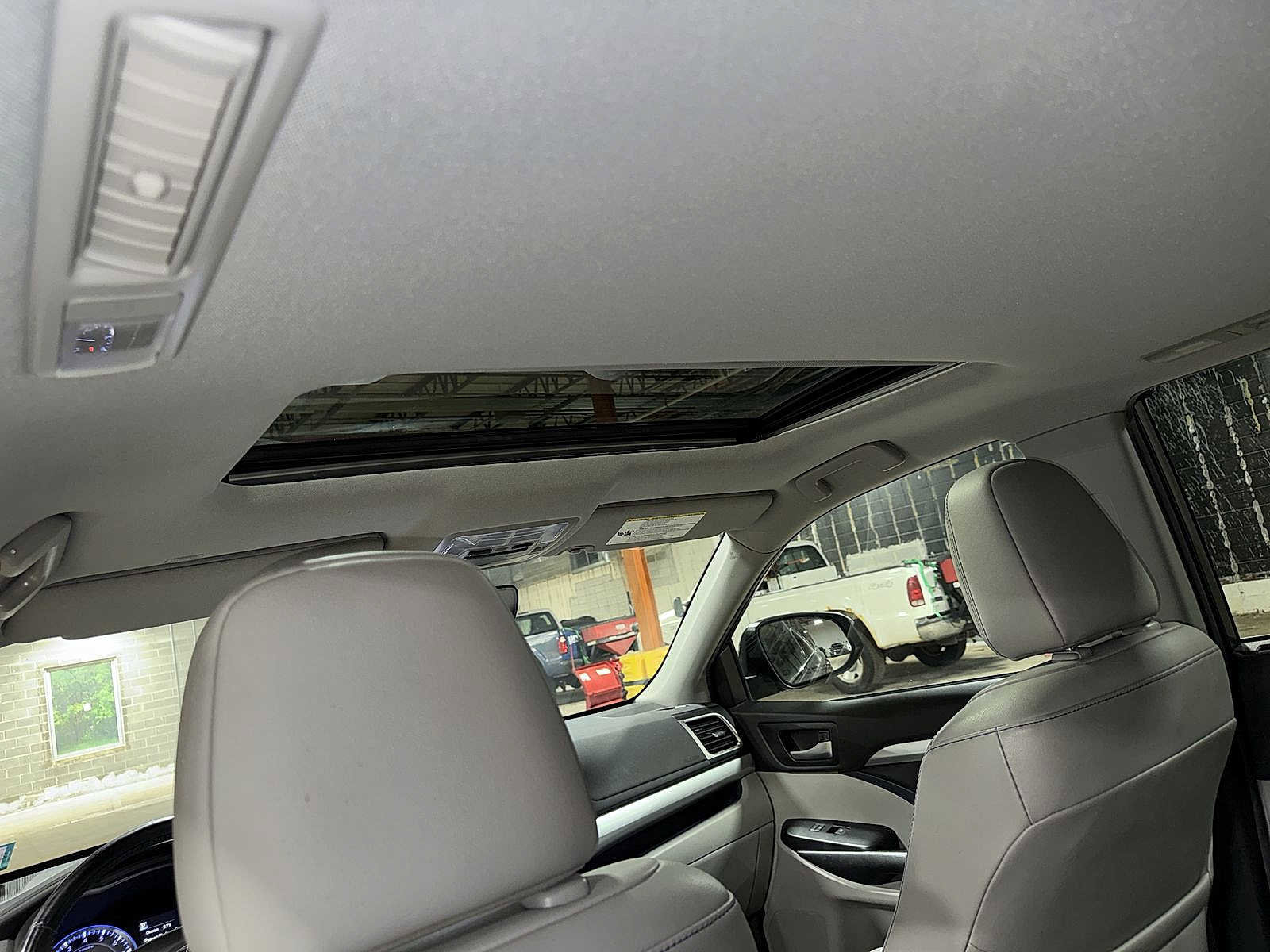 Used 2019 Toyota Highlander XLE AWD/4WD image 25