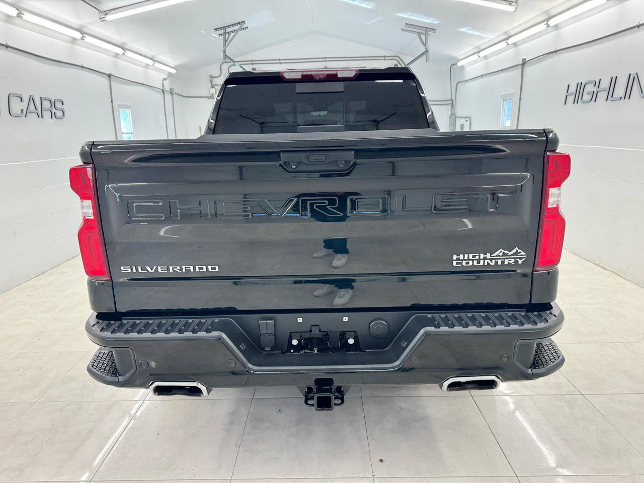Used 2023 Chevrolet Silverado 1500 High Country w/ Technology Package AWD/4WD image 5