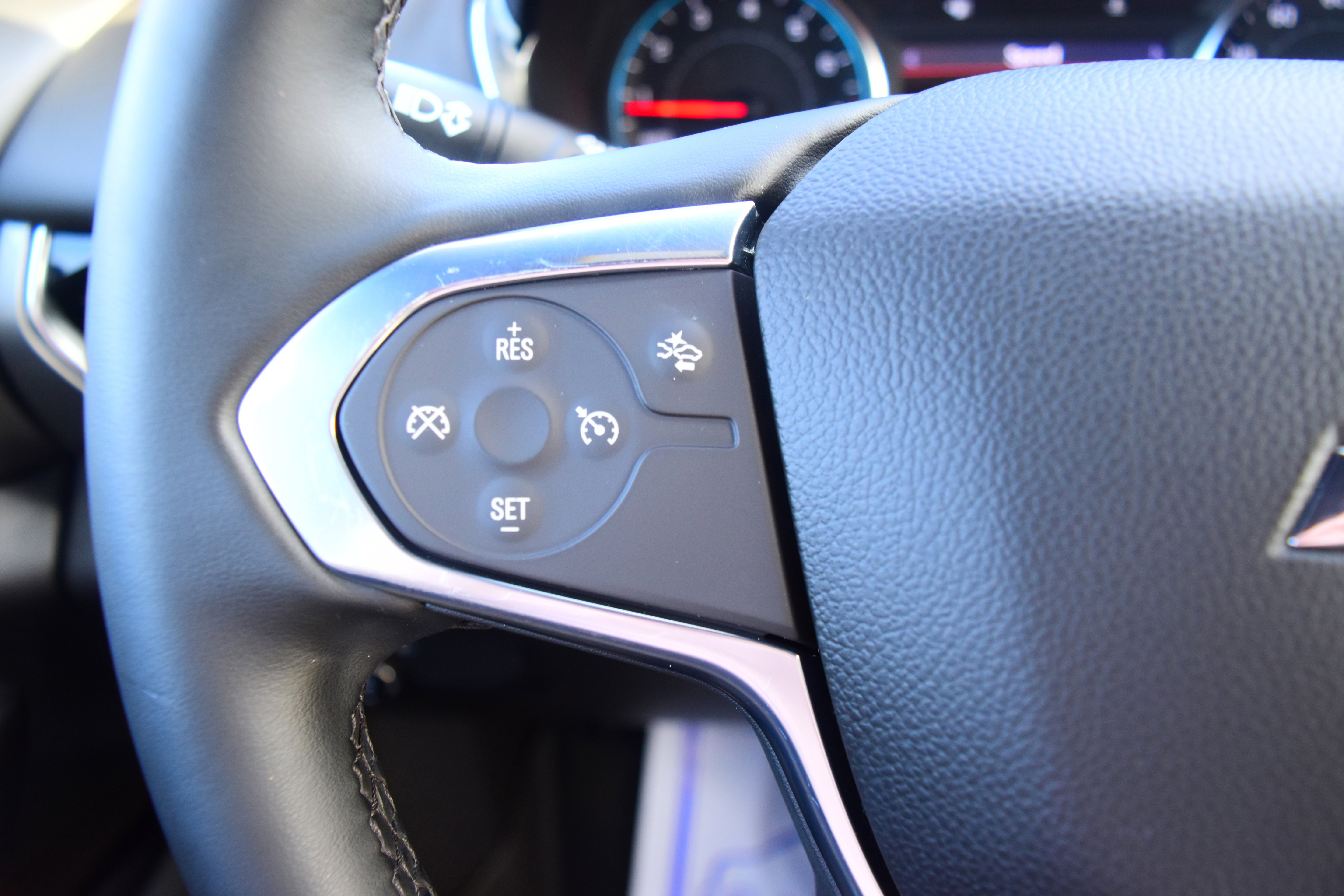 Used 2023 Chevrolet Traverse LT w/ Rear Camera Mirror Package image 20