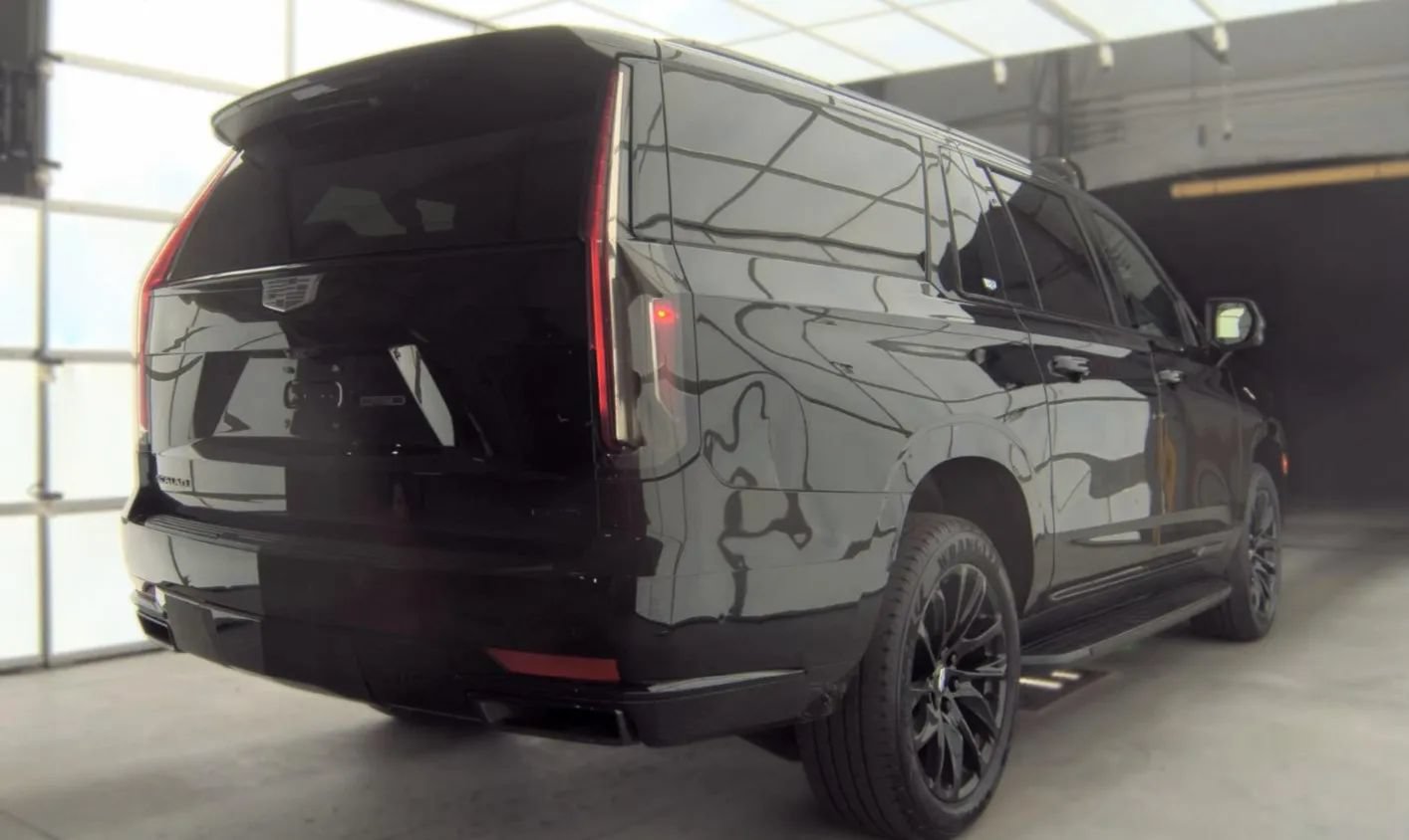 Used 2021 Cadillac Escalade ESV Sport w/ LPO, ONYX Package AWD/4WD image 51