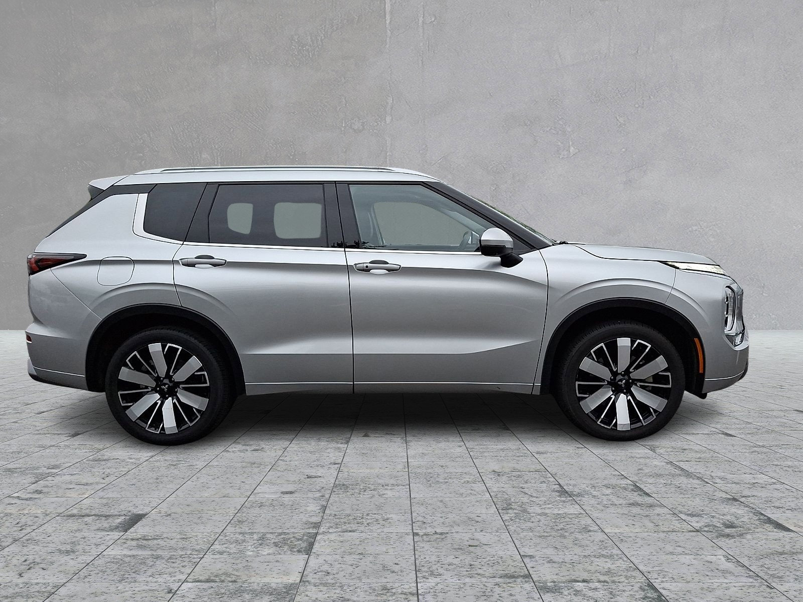 Used 2025 Mitsubishi Outlander SEL AWD/4WD image 4