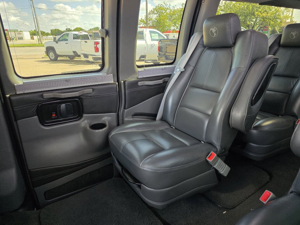 Used 2019 Chevrolet Express 2500 Extended w/ Enhanced Convenience Package image 18