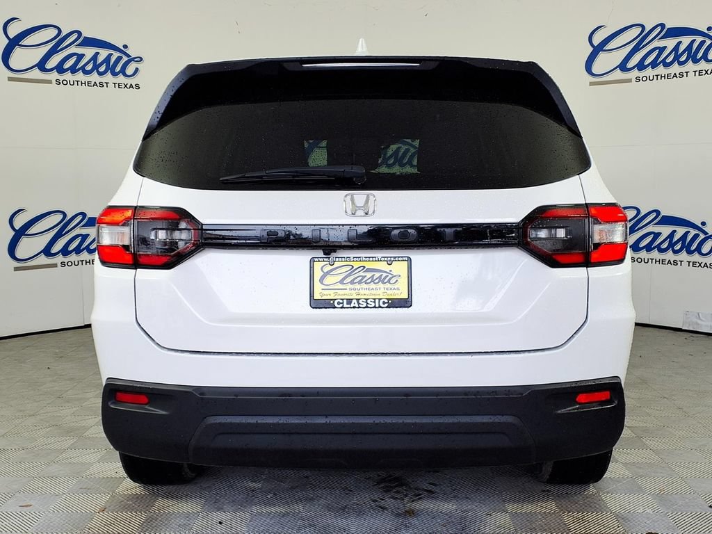 Used 2023 Honda Pilot LX image 4