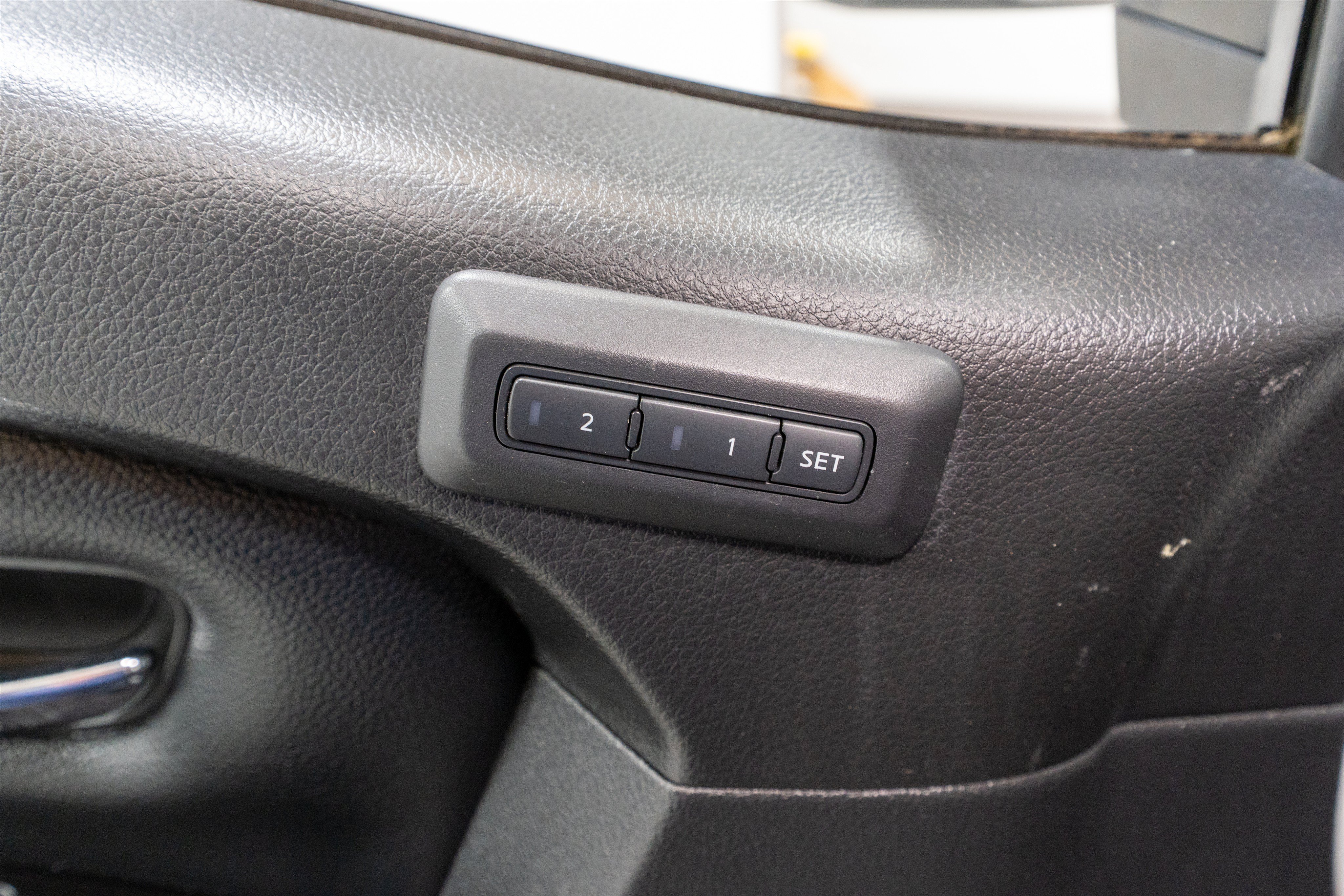 Used 2019 Nissan Titan PRO-4X w/ Pro-4x Convenience Package AWD/4WD image 16