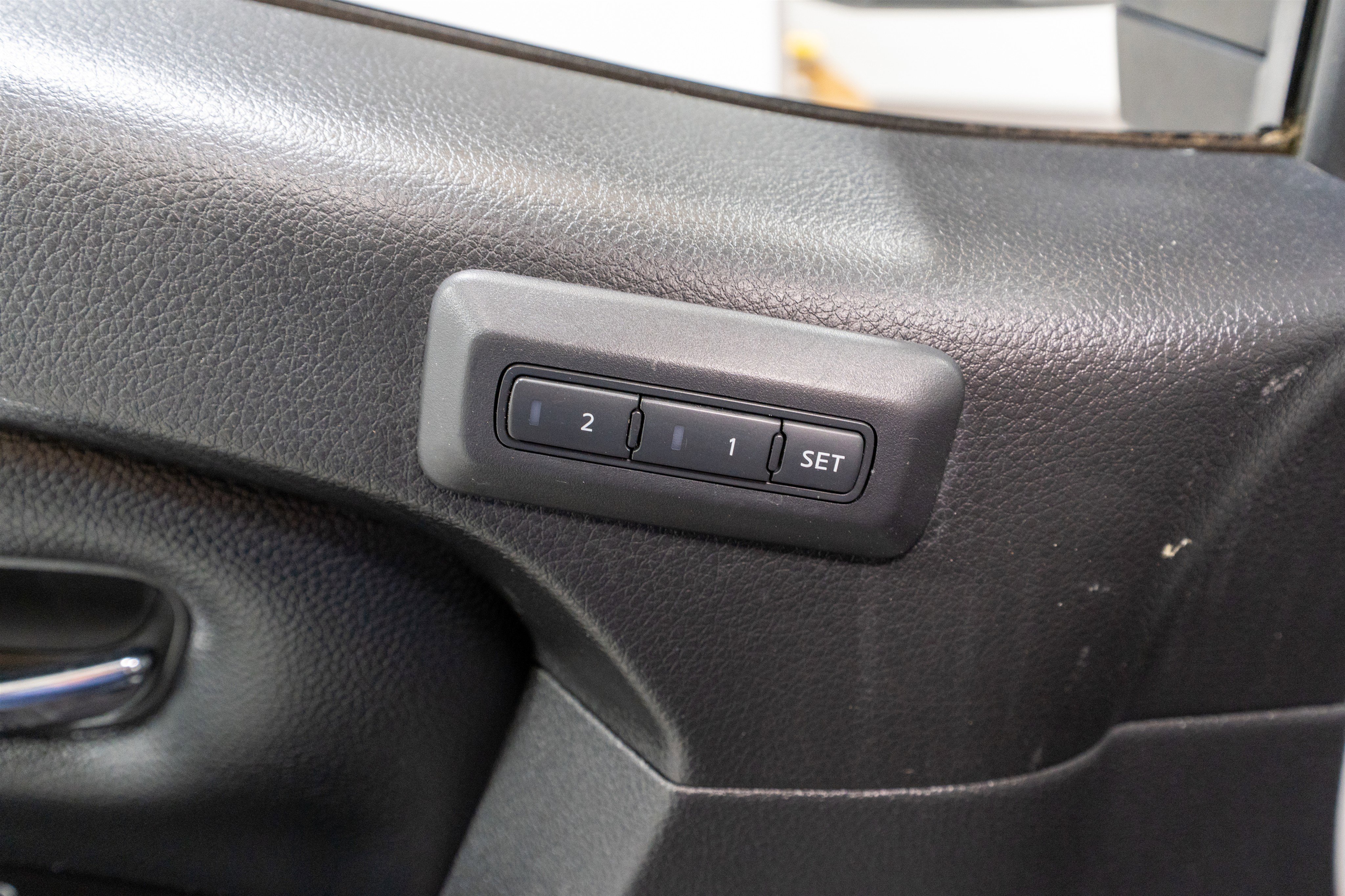 Used 2019 Nissan Titan PRO-4X w/ Pro-4x Convenience Package AWD/4WD image 16