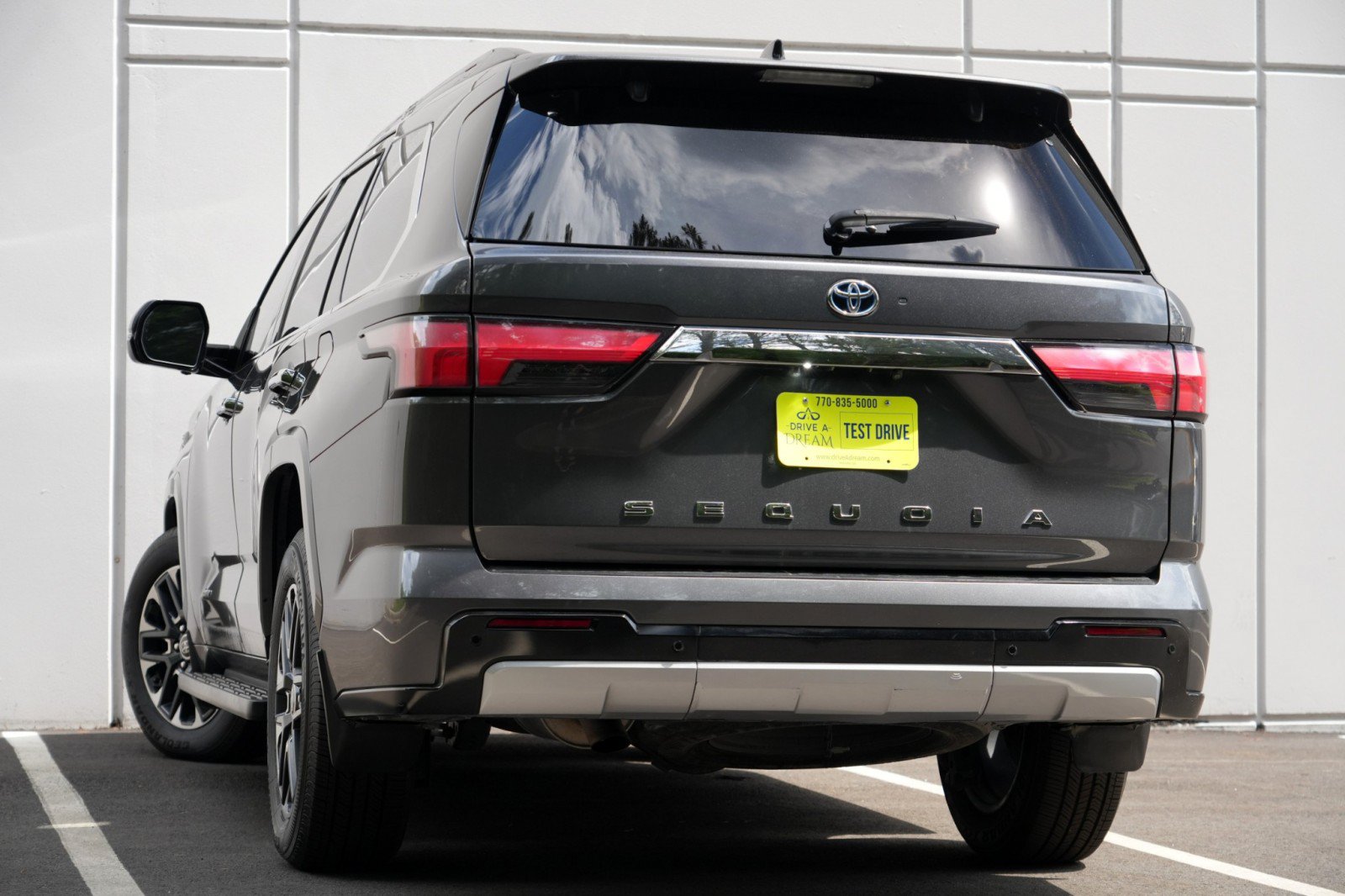 Used 2023 Toyota Sequoia Limited AWD/4WD image 6