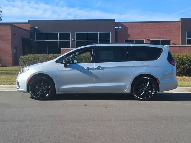 New 2026 Chrysler Pacifica Select w/ S Appearance Package image 10