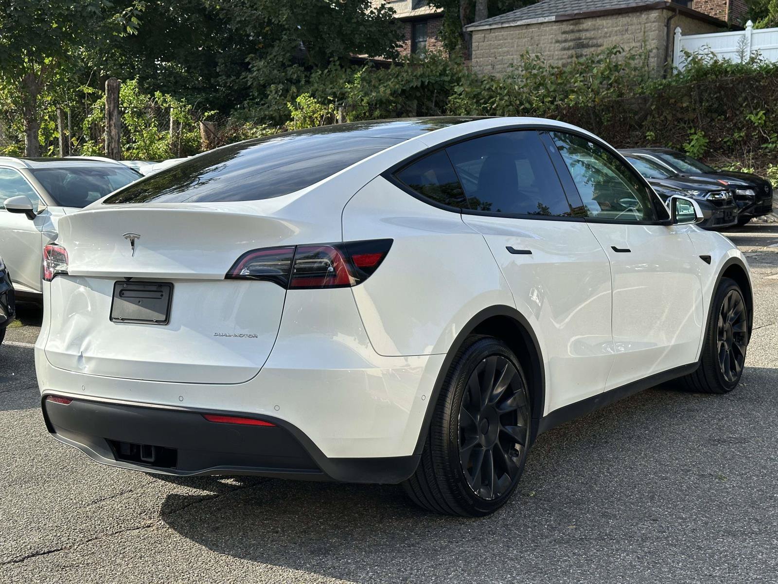 Used 2022 Tesla Model Y Long Range AWD/4WD image 3