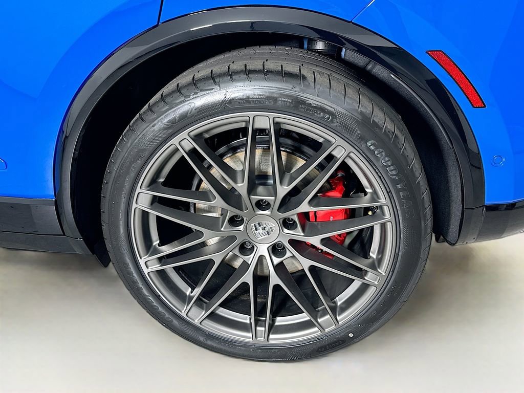 New 2026 Porsche Macan Turbo Electric image 34