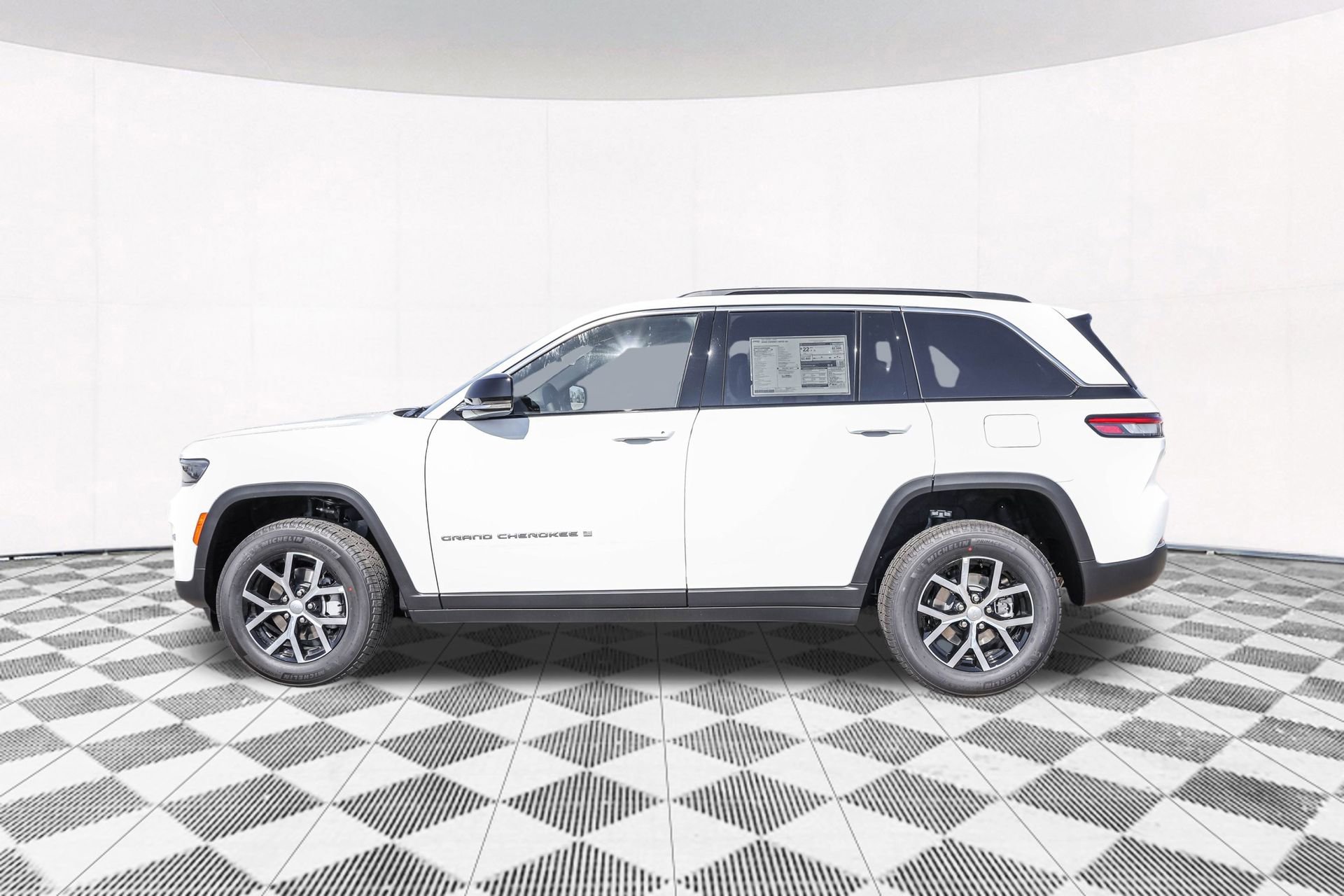 New 2025 Jeep Grand Cherokee Limited image 12
