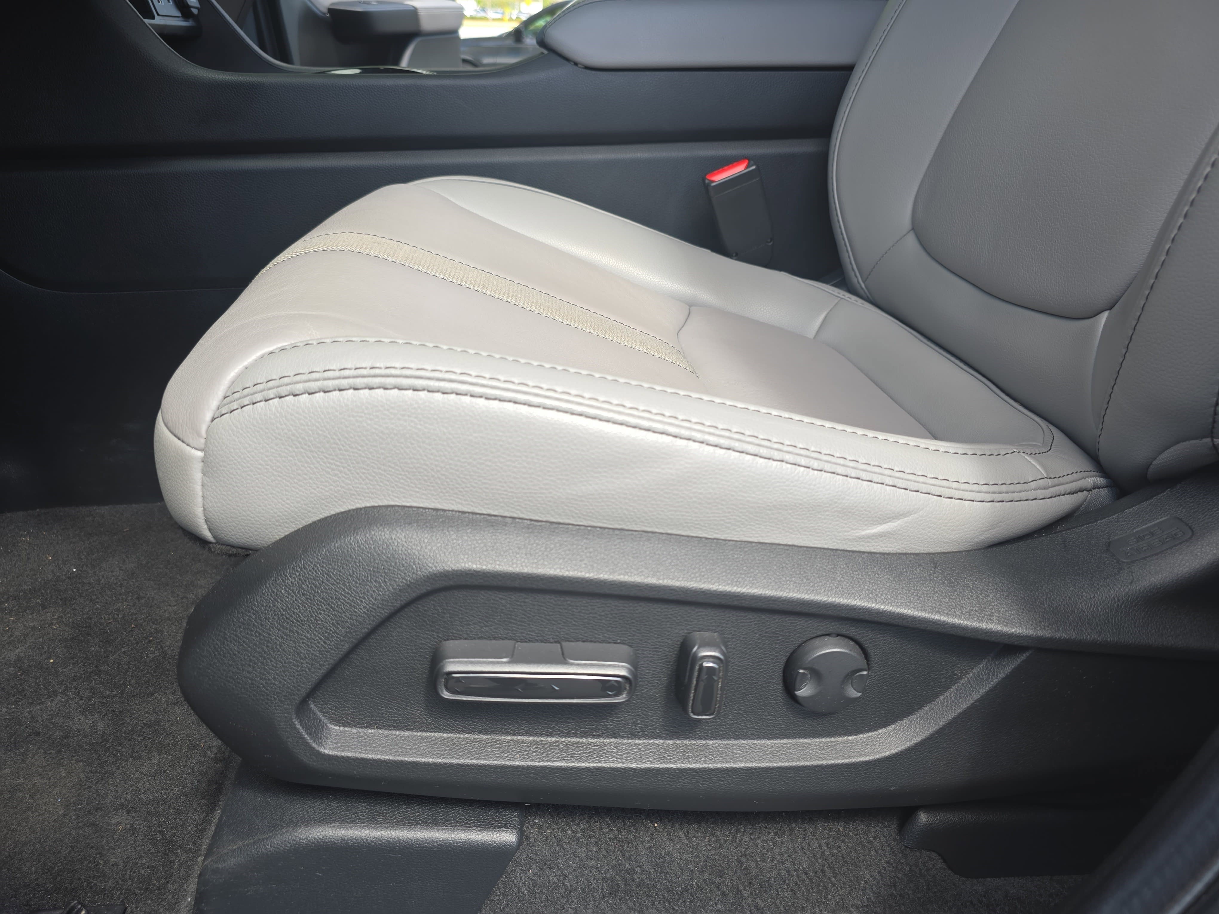 Used 2025 Honda Pilot EX-L image 31