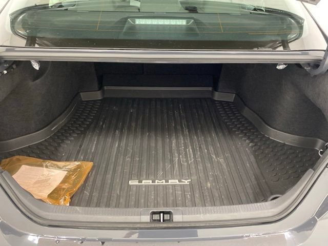 Used 2026 Toyota Camry SE AWD/4WD image 32