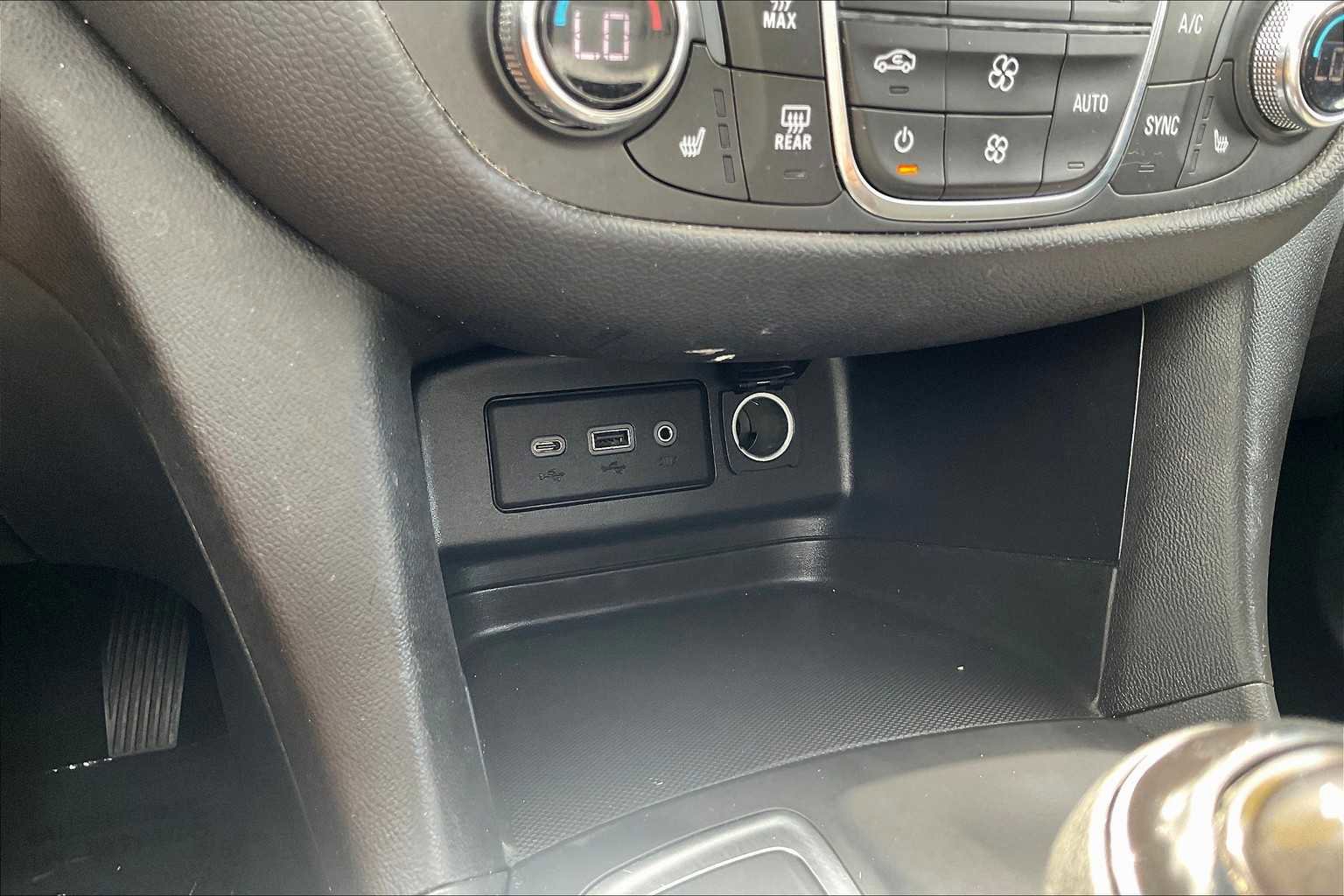 Used 2020 Chevrolet Equinox LT image 32