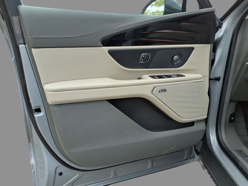 New 2025 Lincoln Nautilus Reserve w/ Jet Appearance Package AWD/4WD image 14