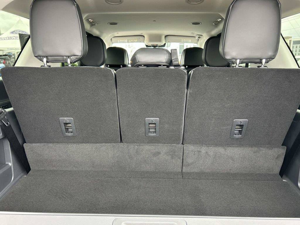 New 2026 Lincoln Navigator Premiere AWD/4WD image 15