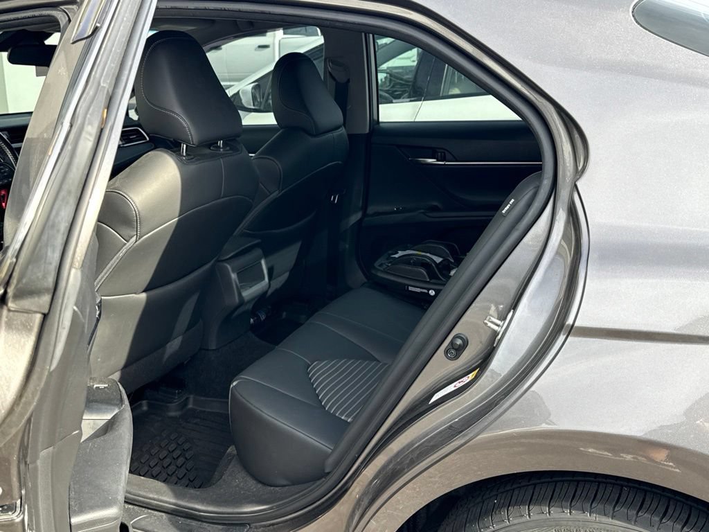 Used 2018 Toyota Camry SE FWD image 11