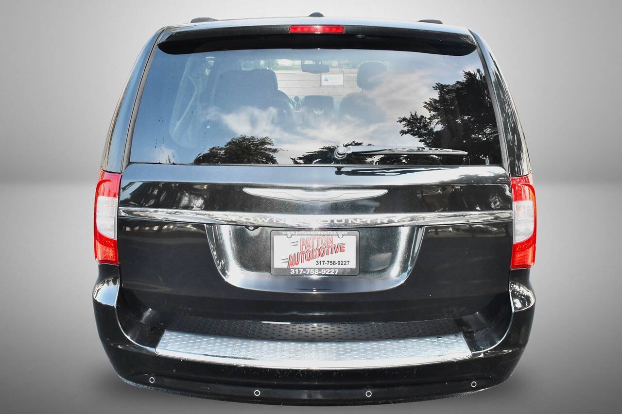 Used 2015 Chrysler Town & Country Touring-L w/ Driver Convenience Group FWD image 6
