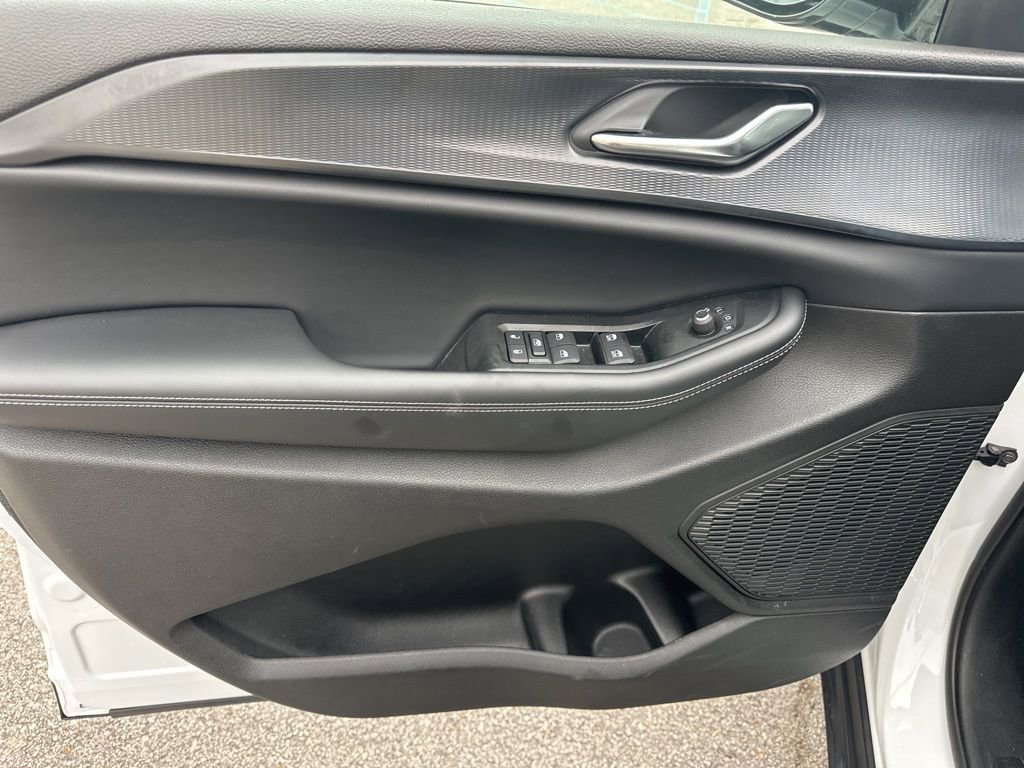 Used 2025 Jeep Grand Cherokee L Altitude image 10