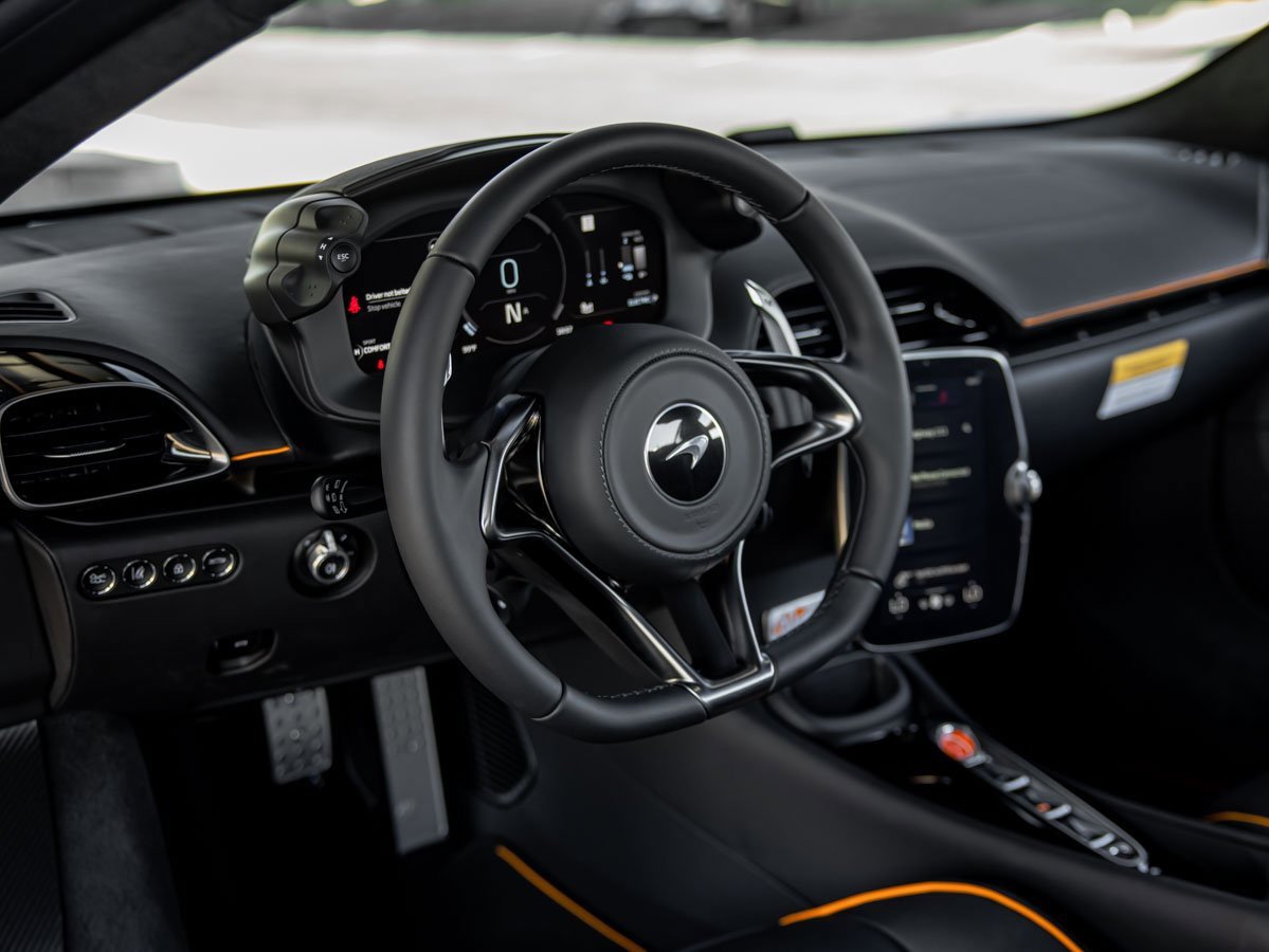 Used 2025 McLaren Artura Spider image 17