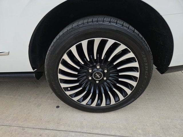 Used 2021 Lincoln Navigator Black Label w/ Cargo Convenience Package image 9