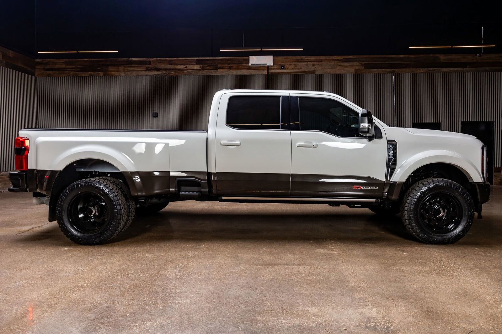 Used 2024 Ford F450 King Ranch w/ Camper Package image 11