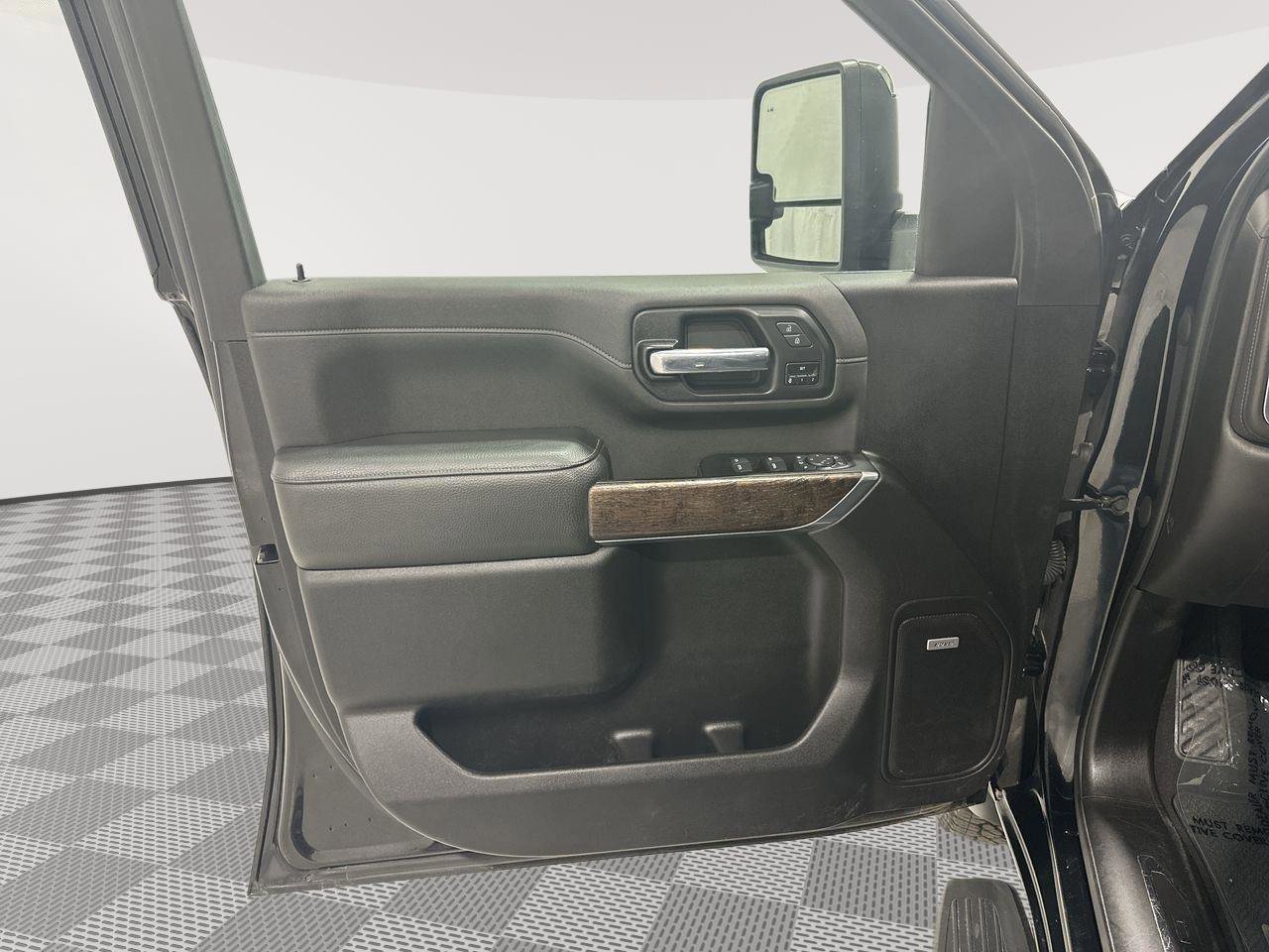 Used 2022 GMC Sierra 2500 Denali w/ Denali Ultimate Package image 22