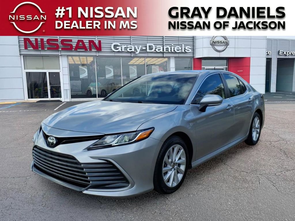 Used 2023 Toyota Camry LE image 3