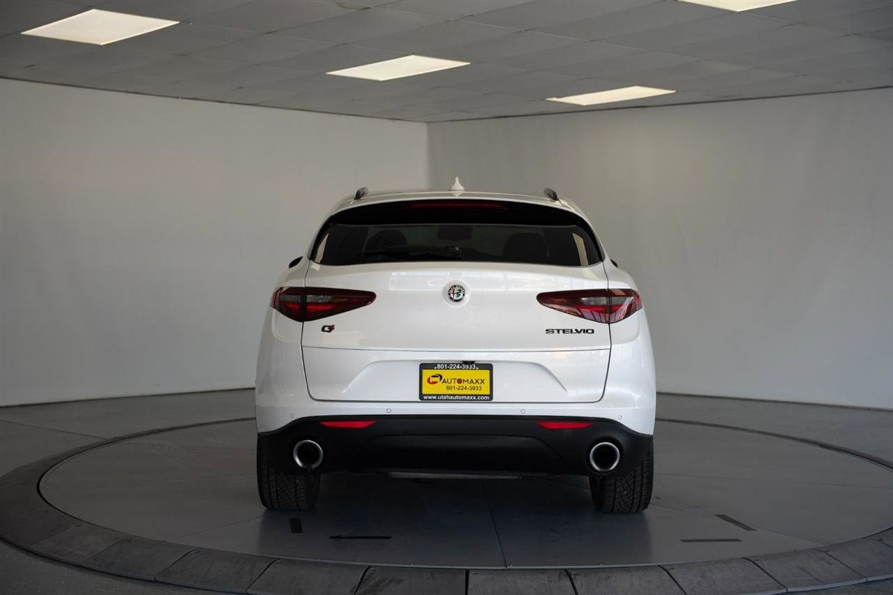 Used 2018 Alfa Romeo Stelvio Ti Sport AWD/4WD image 6