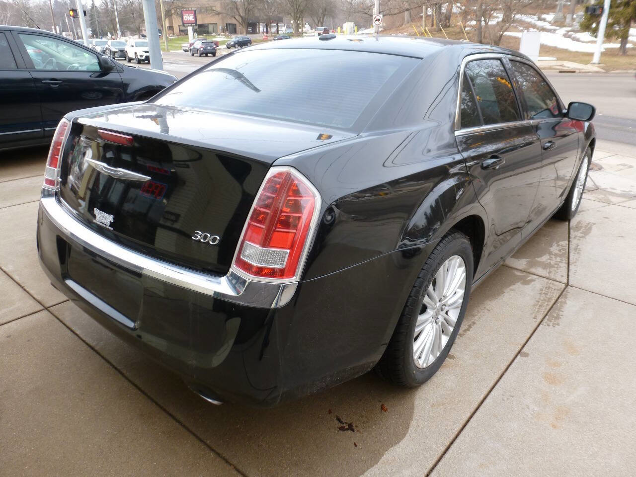 Used 2014 Chrysler 300 AWD image 2