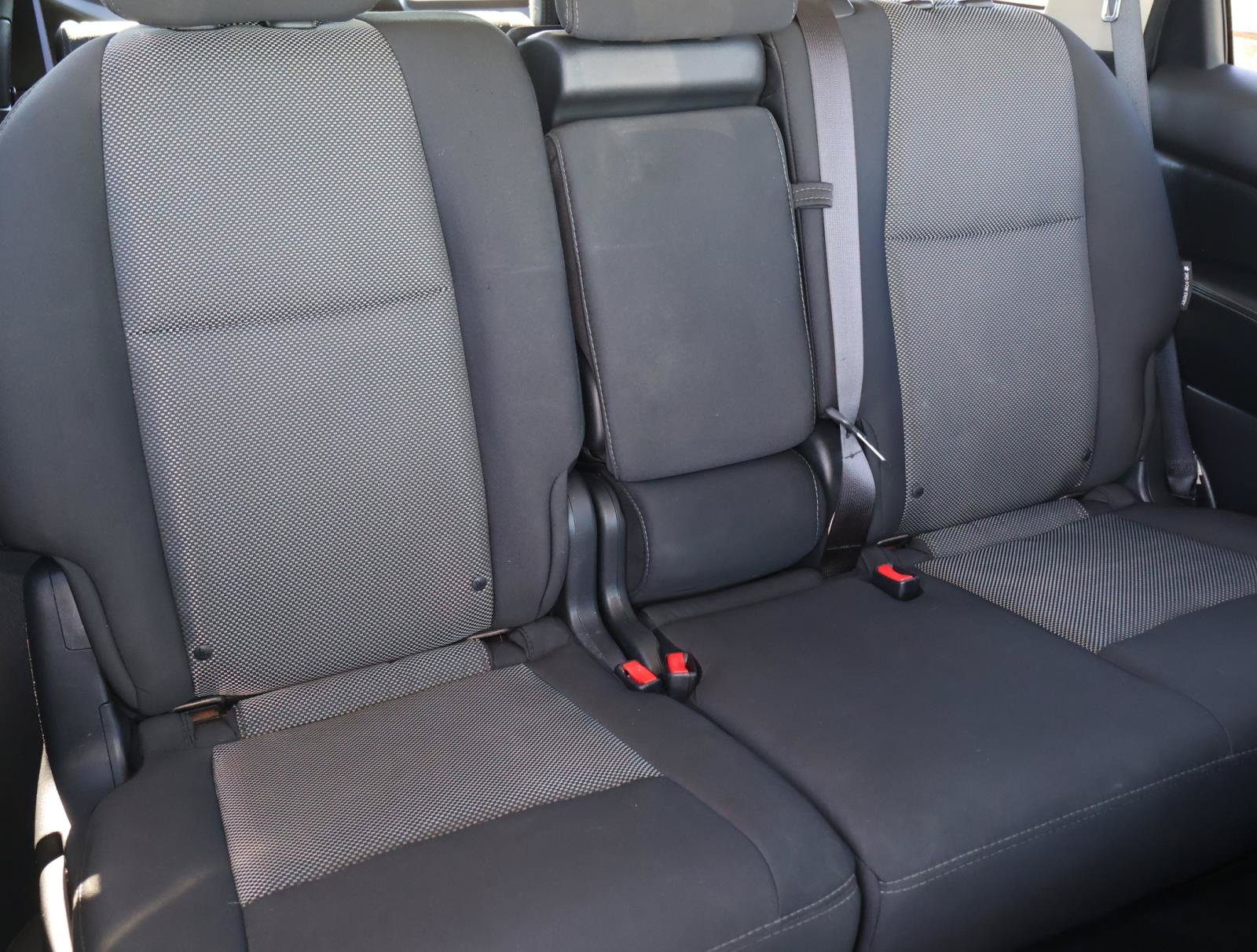 Used 2018 Nissan Pathfinder SV AWD/4WD image 18