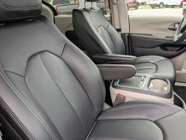 Used 2024 Chrysler Pacifica Touring-L FWD image 14