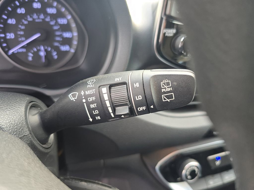 Used 2018 Hyundai Elantra GT image 23