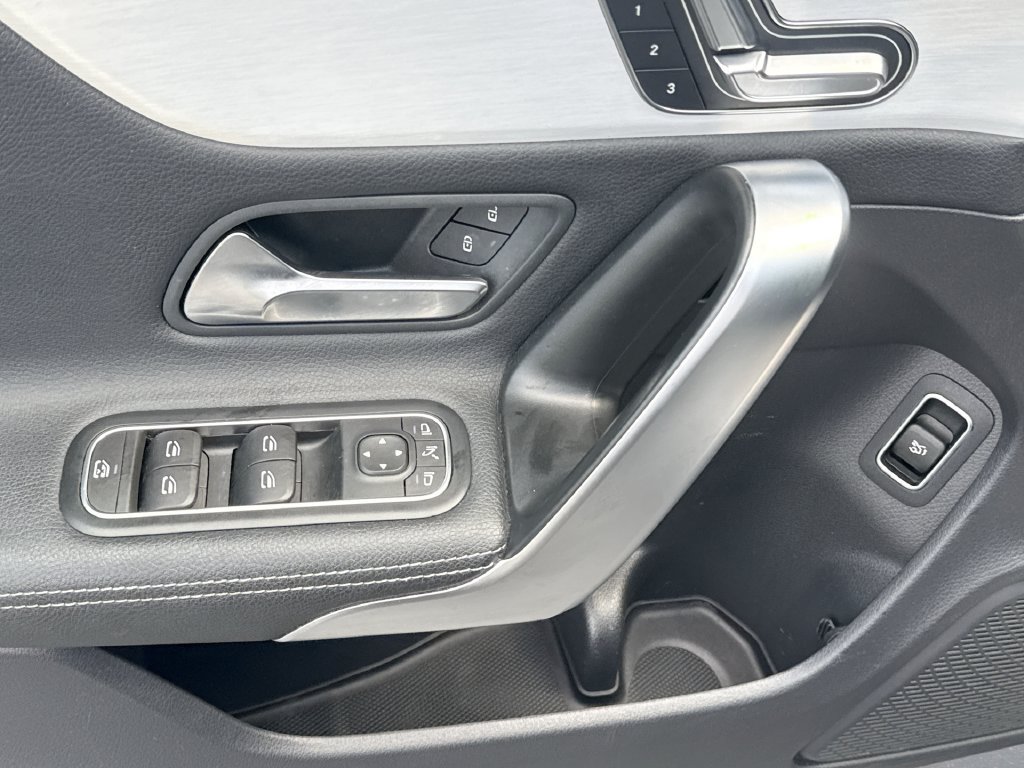 Used 2025 Mercedes-Benz CLA 250 4MATIC image 15