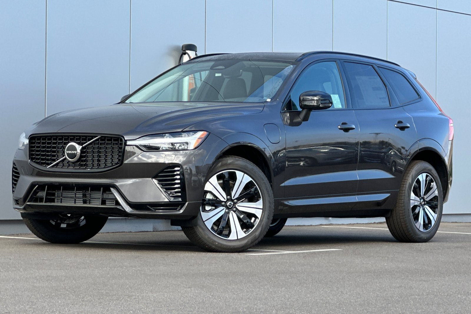 New 2025 Volvo XC60 T8 Core w/ Protection Package Premier