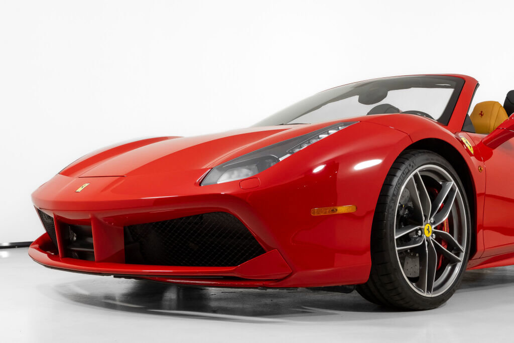 Used 2018 Ferrari 488 Spider image 14